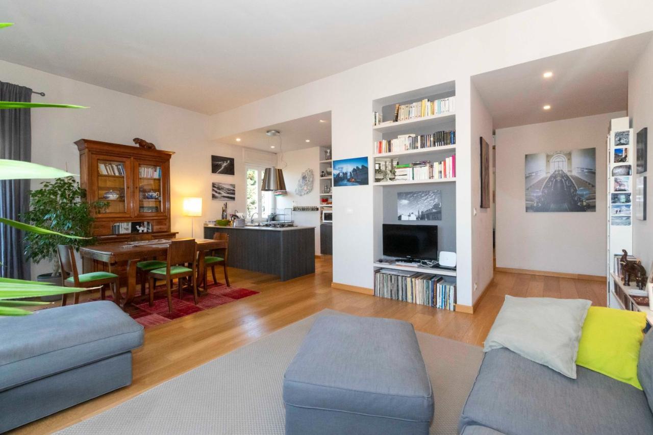Charming Apartment With Parking! 都灵 外观 照片