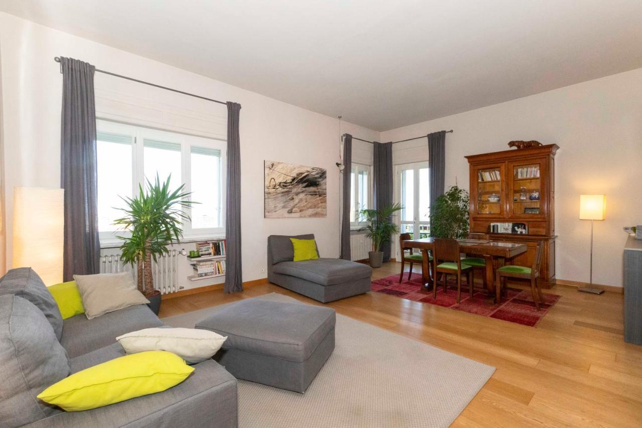 Charming Apartment With Parking! 都灵 外观 照片