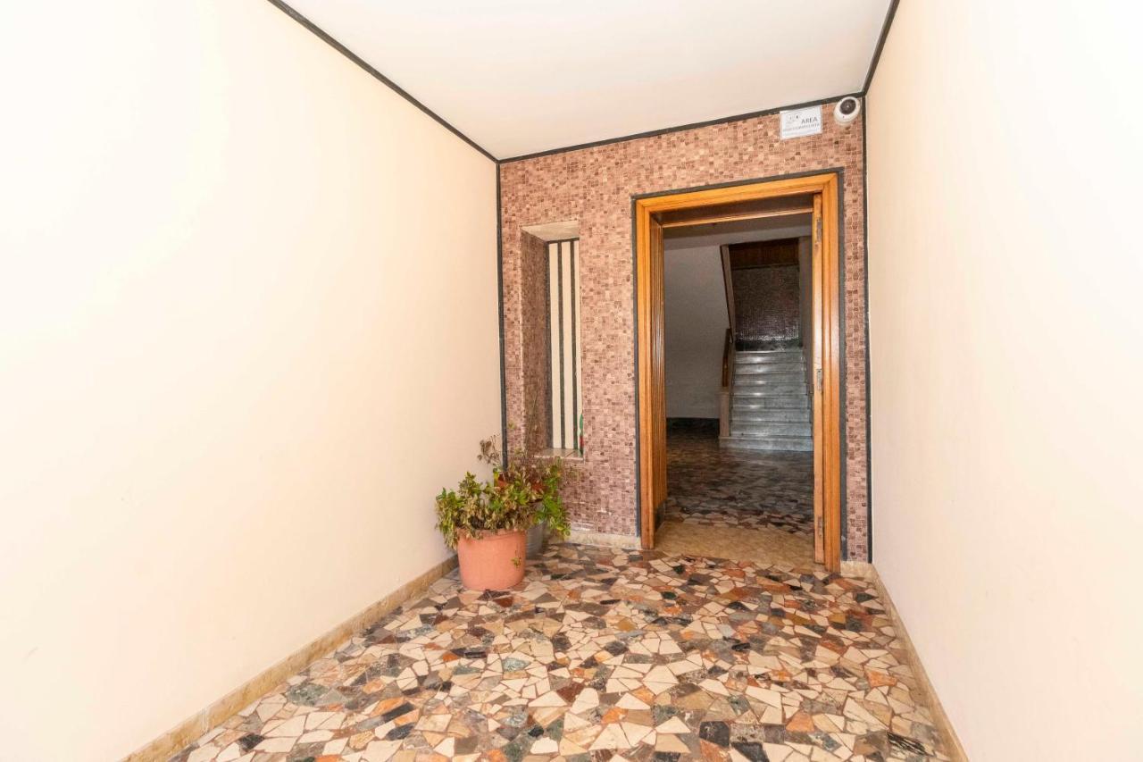 Charming Apartment With Parking! 都灵 外观 照片